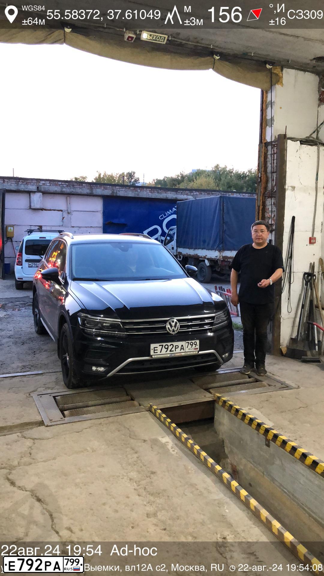 Фото автомобиля VOLKSWAGEN TIGUAN, 2019 — госномер М758ВР977. Цвет: ЧЕРНЫЙ
