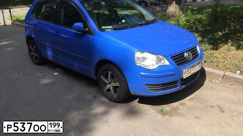 Фото автомобиля VOLKSWAGEN POLO, 2008 — госномер Р537ОО199. Цвет: СИНИЙ