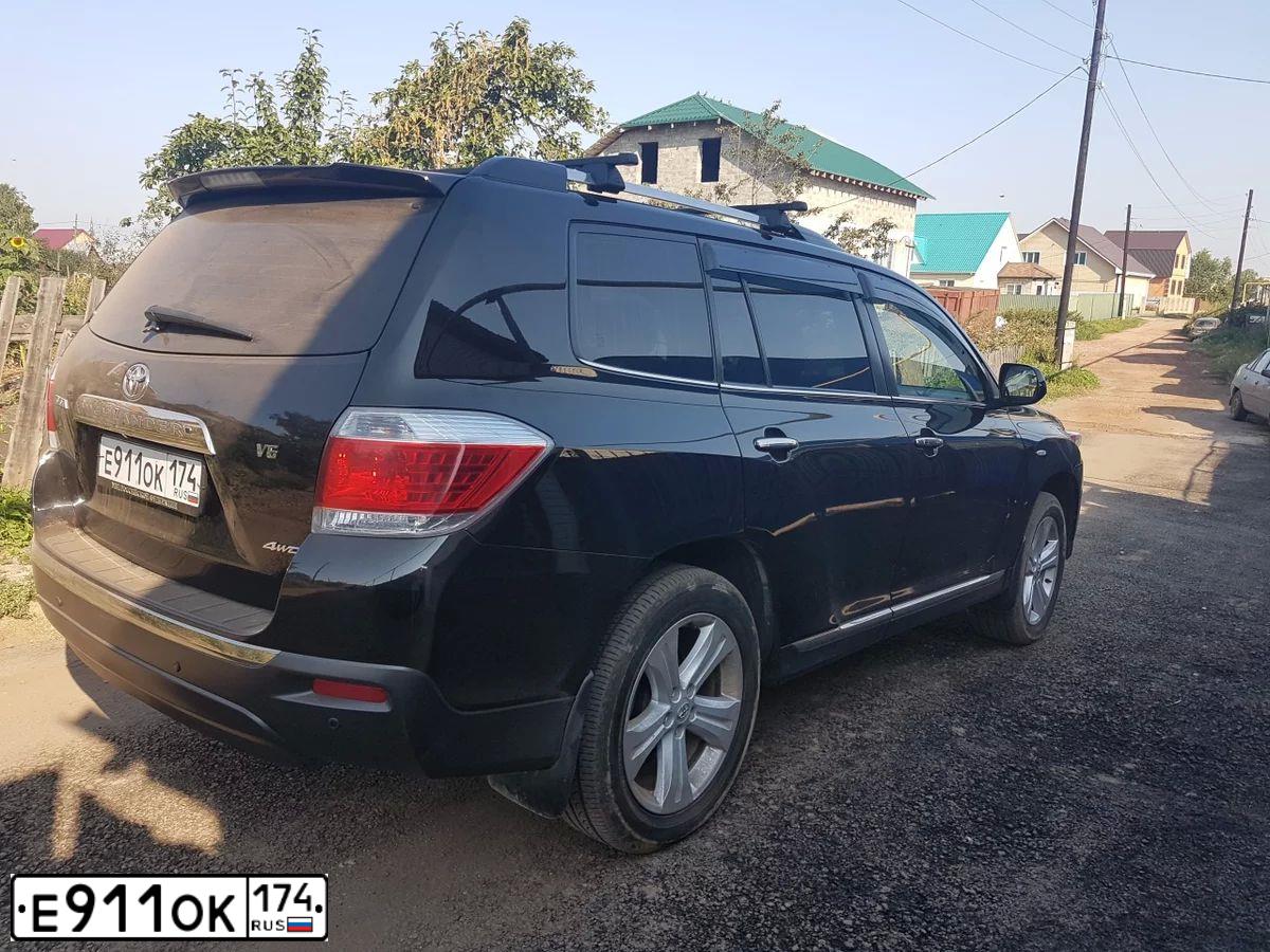 Фото автомобиля TOYOTA HIGHLANDER, 2011 — госномер В432ТР147. Цвет: ЧЕРНЫЙ