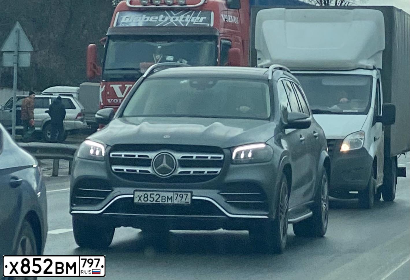 Фото автомобиля MERCEDES-BENZ GLS-CLASS GLS 400 D 4МАТIС, 2020 — госномер Е644СМ797. Цвет: СЕРЫЙ