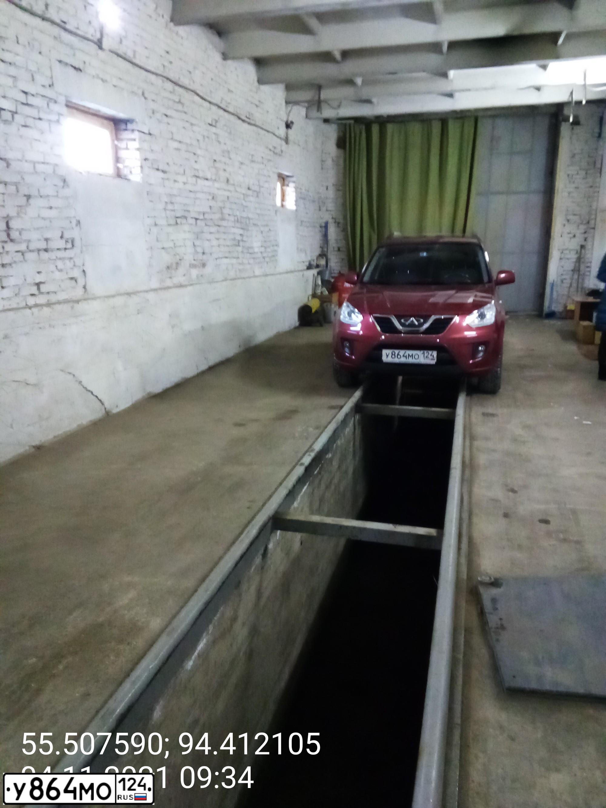 Фото автомобиля CHERY TIGGO, 2014 — госномер У864МО124. Цвет: Красный