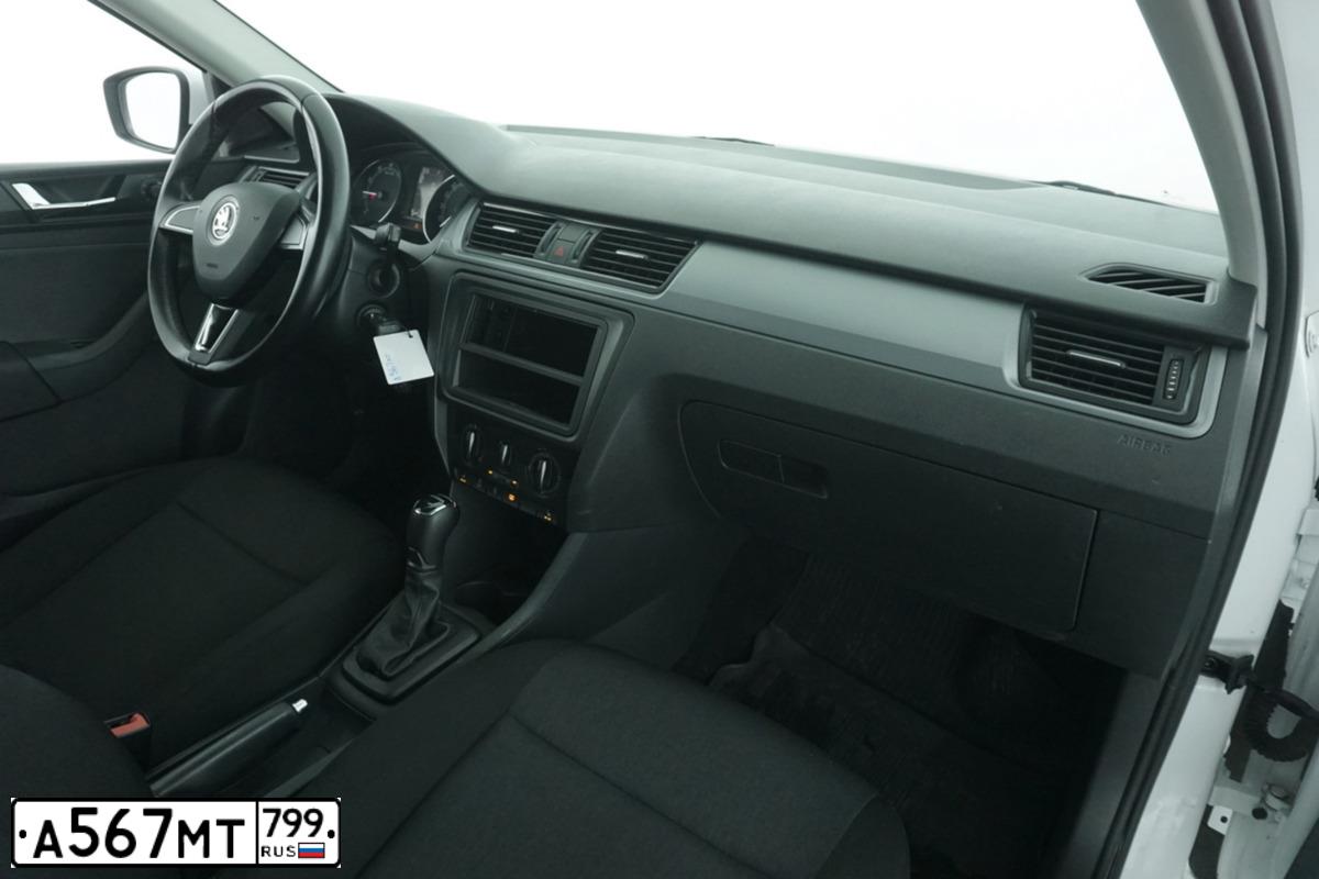 Фото автомобиля SKODA RAPID, 2018 — госномер К166НК45. Цвет: БЕЛЫЙ