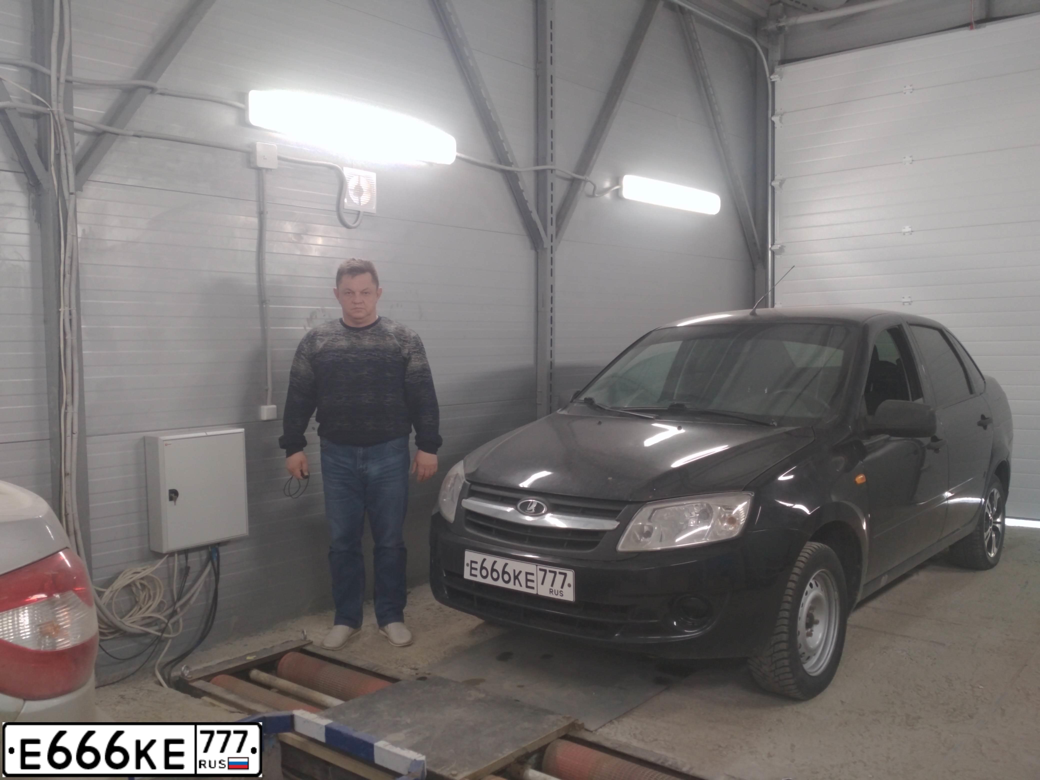 Фото автомобиля BMW SERIE 6, 2007 — госномер М504УР77. Цвет: бирюзовый