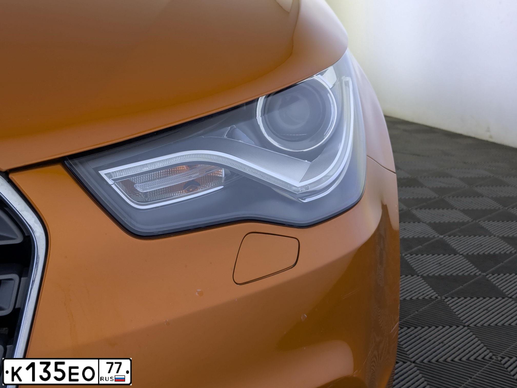 Фото автомобиля AUDI A1 SPORTBACK, 2012 — госномер К135ЕО77. Цвет: ОРАНЖЕВЫЙ