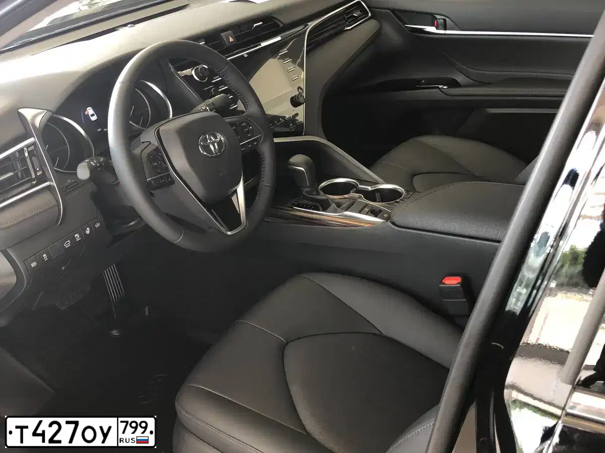 Фото автомобиля TOYOTA CAMRY, 2019 — госномер В020АО95. Цвет: ЧЕРНЫЙ МЕТАЛЛИК