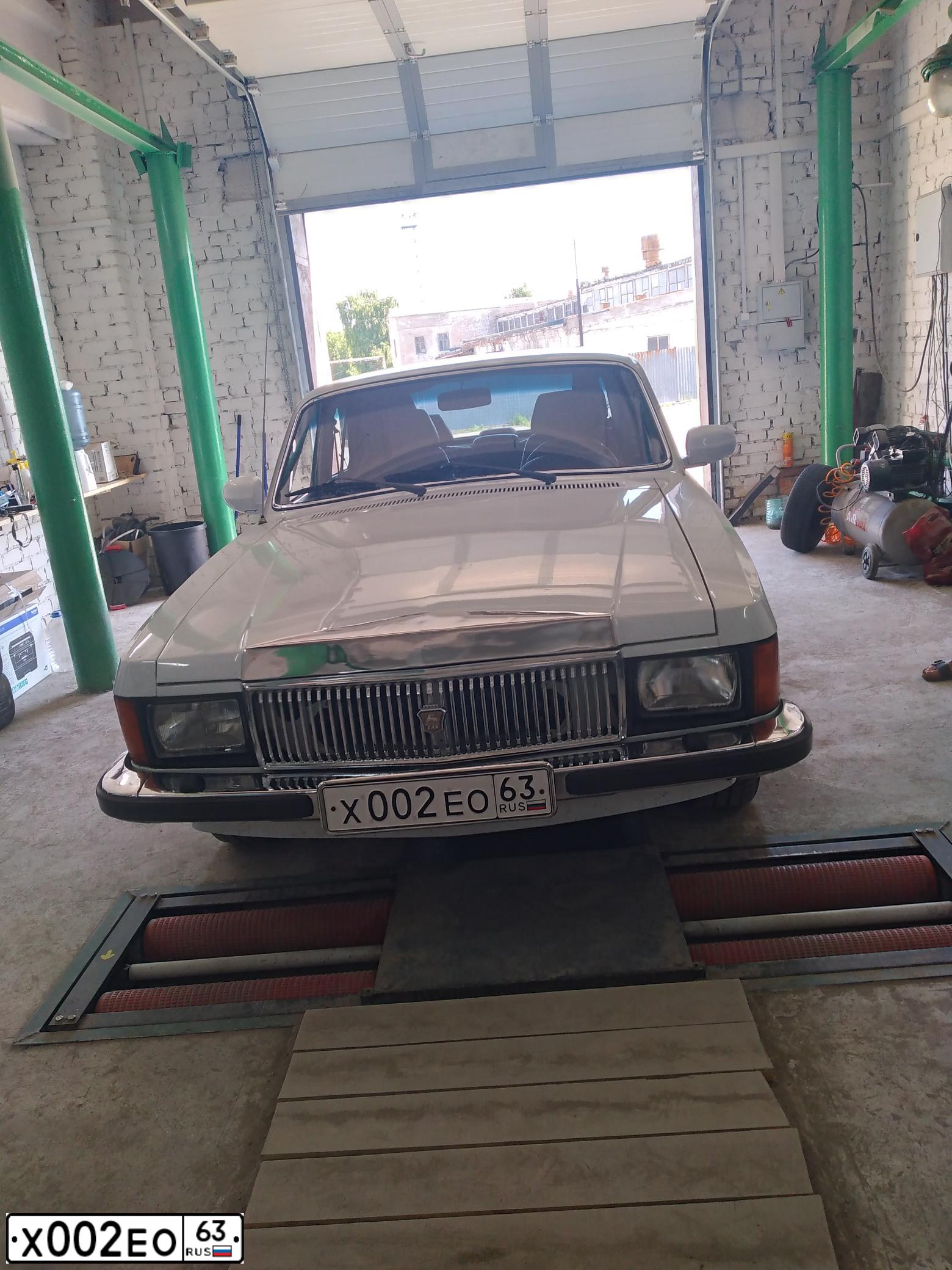 Фото автомобиля LADA 2131 NIVA, 2001 — госномер Х002ЕО63. Цвет: СЕРЕБРИСТО-ЗОЛОТОЙ