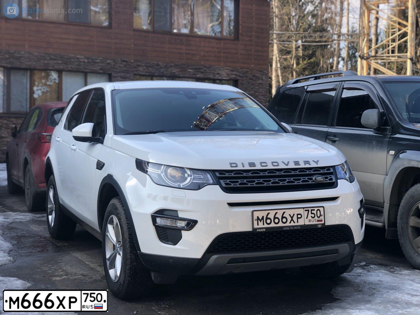 Фото автомобиля LANDROVER DISCOVERY SPORT, 2019 — госномер М666ХР750. Цвет: БЕЛЫЙ