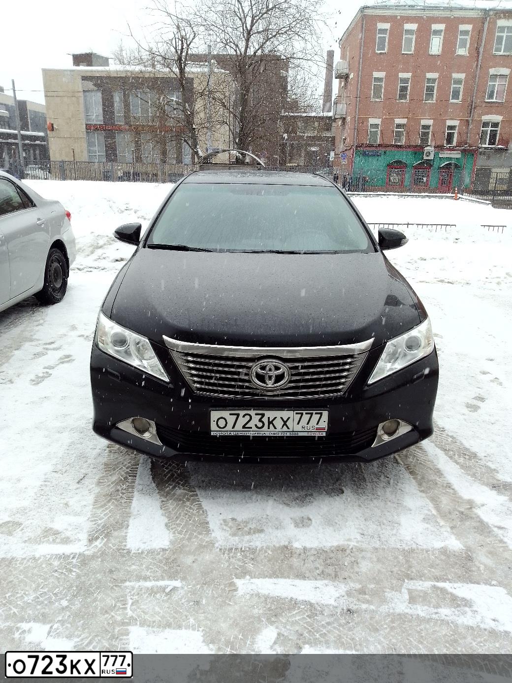 Фото автомобиля TOYOTA CAMRY, 2014 — госномер О723КХ777. Цвет: ЧЕРНЫЙ