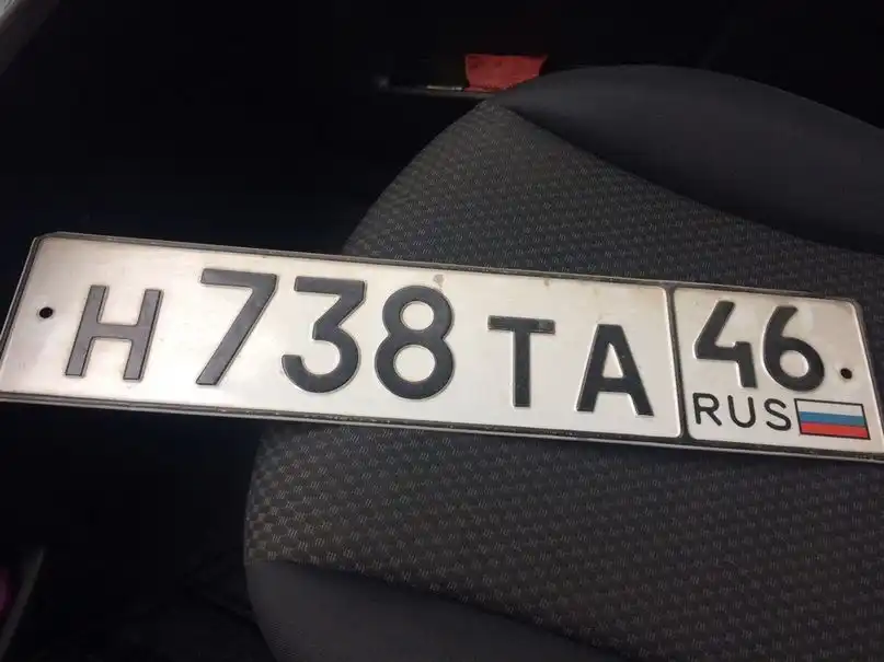 Фото автомобиля RENAULT SANDERO, 2013 — госномер Н692АВ46. Цвет: СВЕТЛО СЕРЫЙ