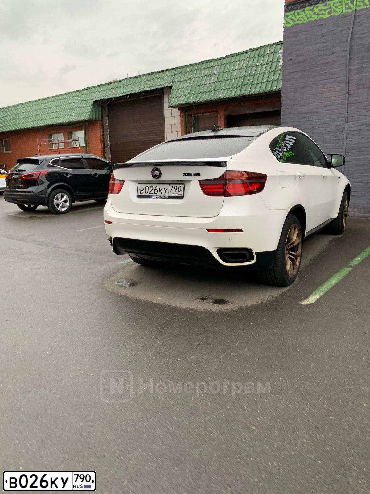 Фото автомобиля BMW X6, 2008 — госномер О321СУ31. Цвет: Белый