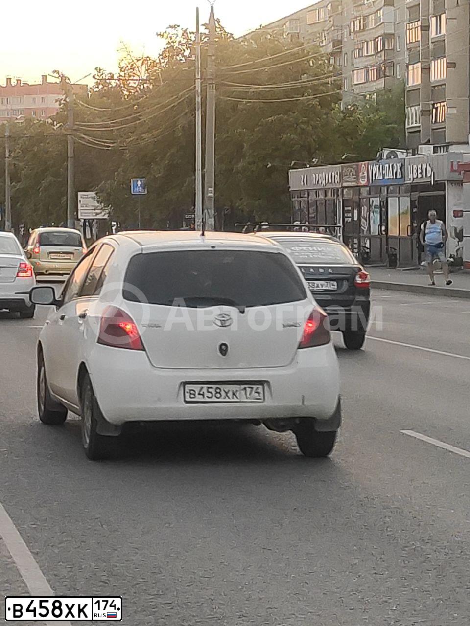 Фото автомобиля TOYOTA YARIS, 2008 — госномер А079РН161. Цвет: Белый