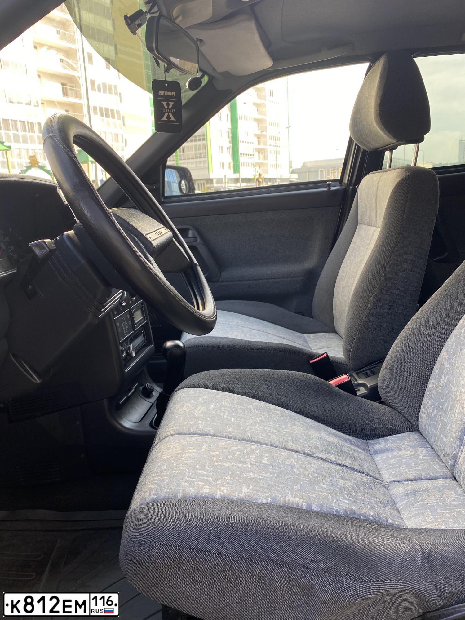 Фото автомобиля LADA 2112, 2003 — госномер К812ЕМ116. Цвет: СВЕТЛО-СЕРЕБРИСТЫЙ МЕТАЛЛ