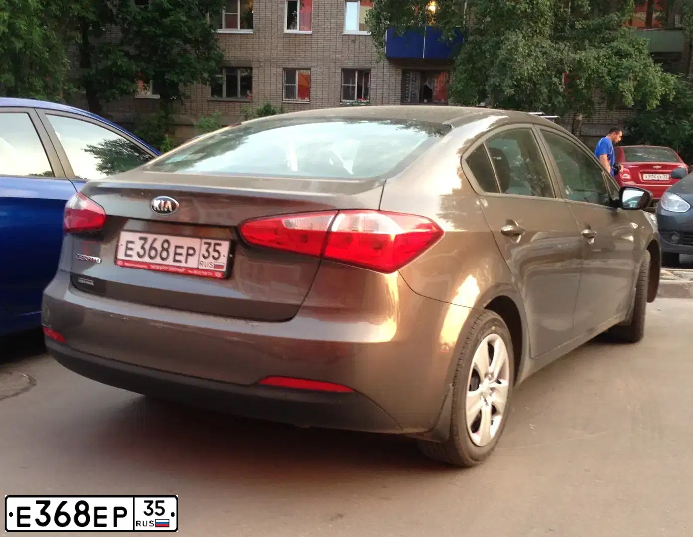 Фото автомобиля KIA CERATO, 2013 — госномер Е368ЕР35. Цвет: БЕЖЕВЫЙ