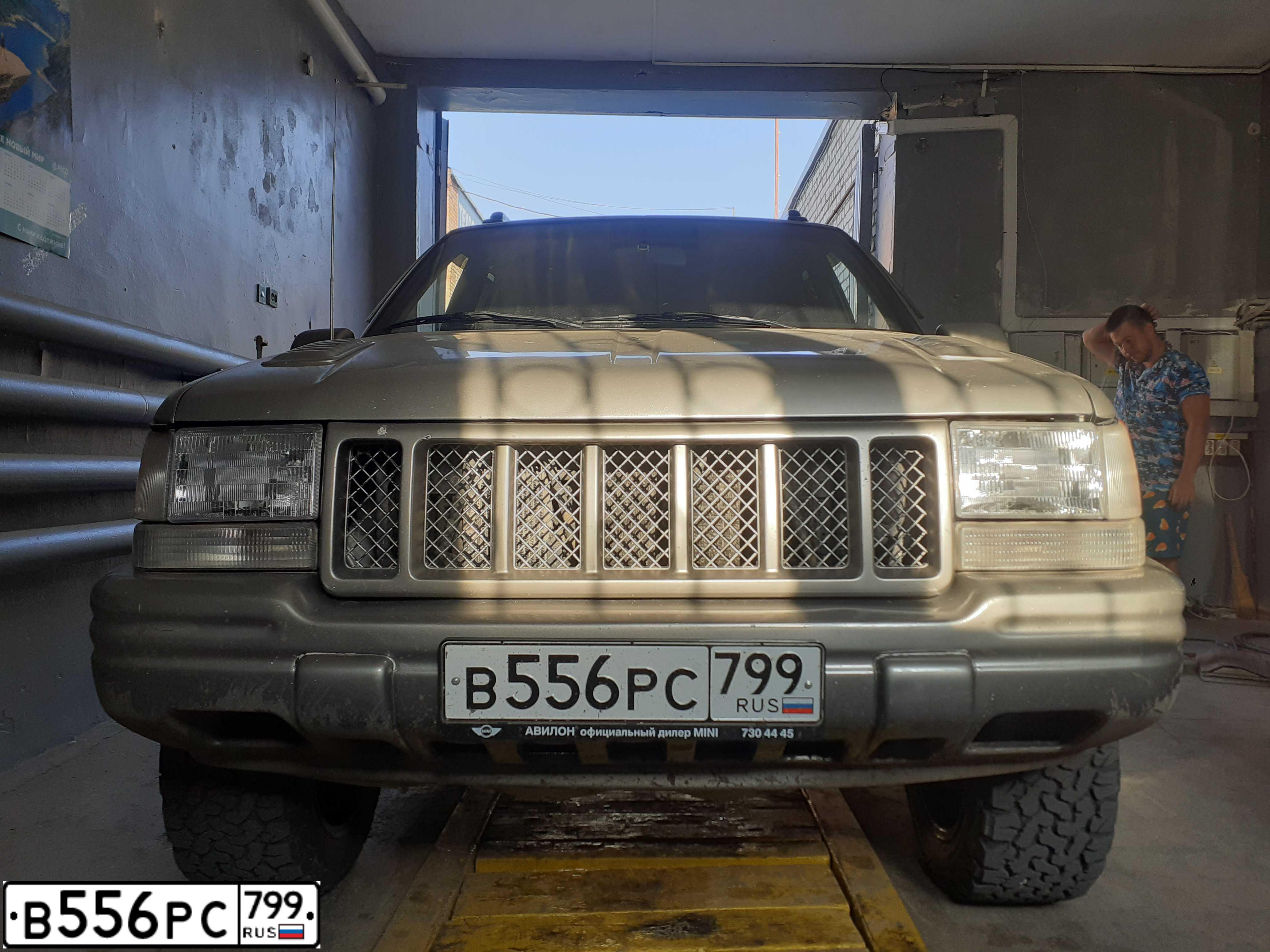Фото автомобиля JEEP GRAND CHEROKEE, 1998 — госномер О514ОН46. Цвет: СЕРЫЙ