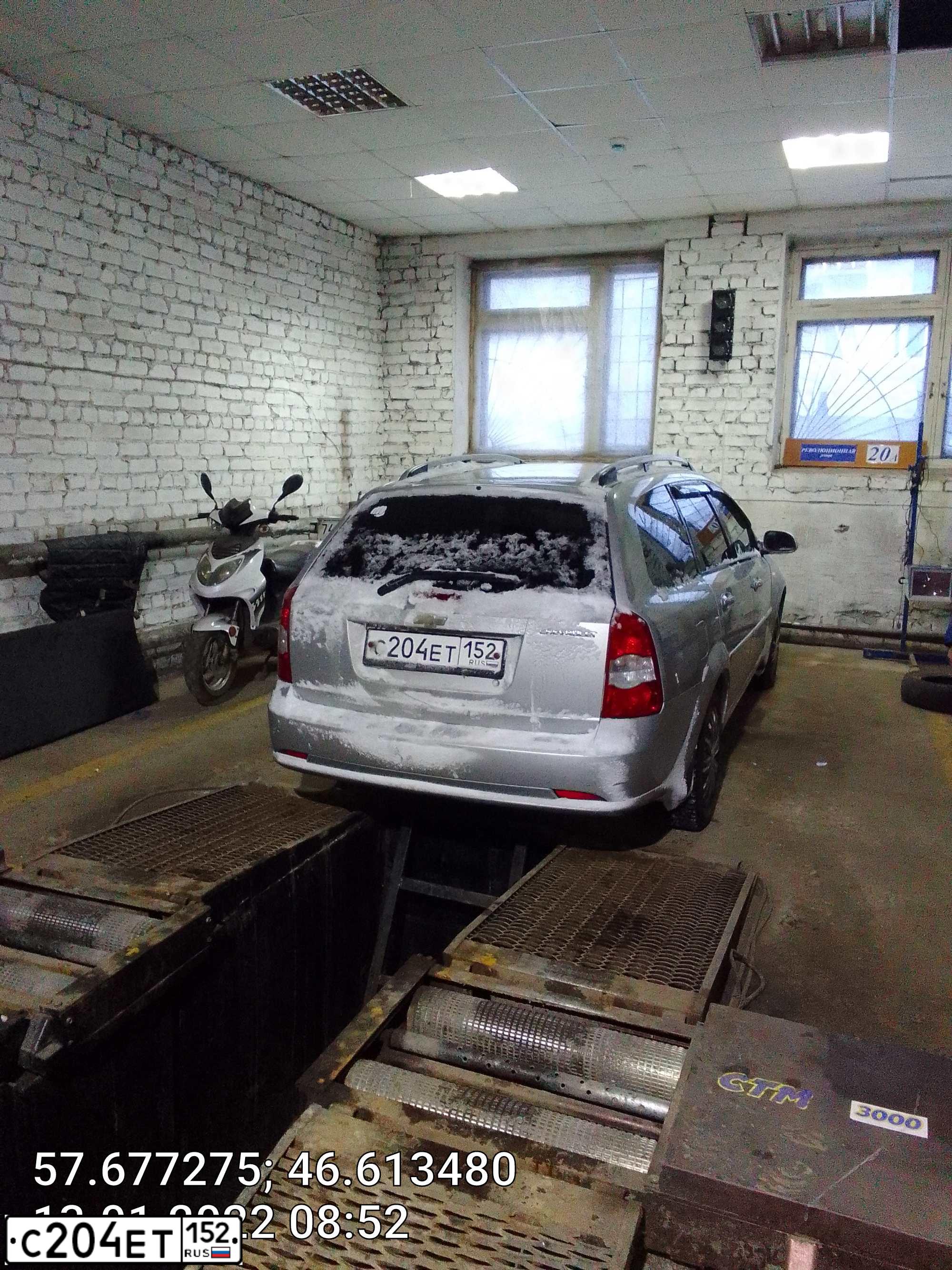 Фото автомобиля CHEVROLET LACETTI, 2008 — госномер С204ЕТ152. Цвет: СЕРЕБРИСТЫЙ