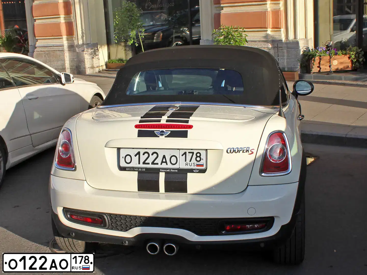 Фото автомобиля MINI МИНИ COOPER S RОАDSТЕR, 2014 — госномер Р529ТН178. Цвет: Белый