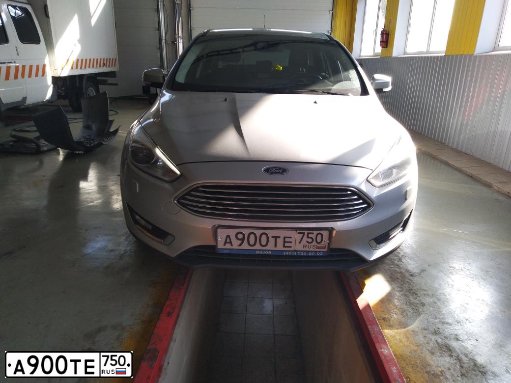 Фото автомобиля FORD FOCUS, 2016 — госномер У929СН790. Цвет: Серебристый
