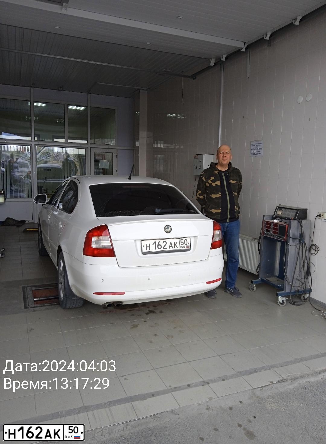 Фото автомобиля SKODA OCTAVIA, 2013 — госномер М442УС82. Цвет: Белый