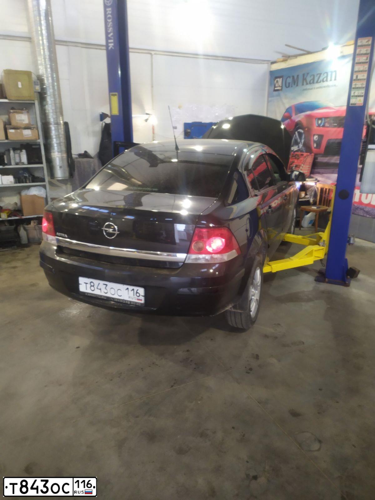 Фото автомобиля OPEL ASTRA, 2013 — госномер Т224РТ18. Цвет: ЧЕРНЫЙ