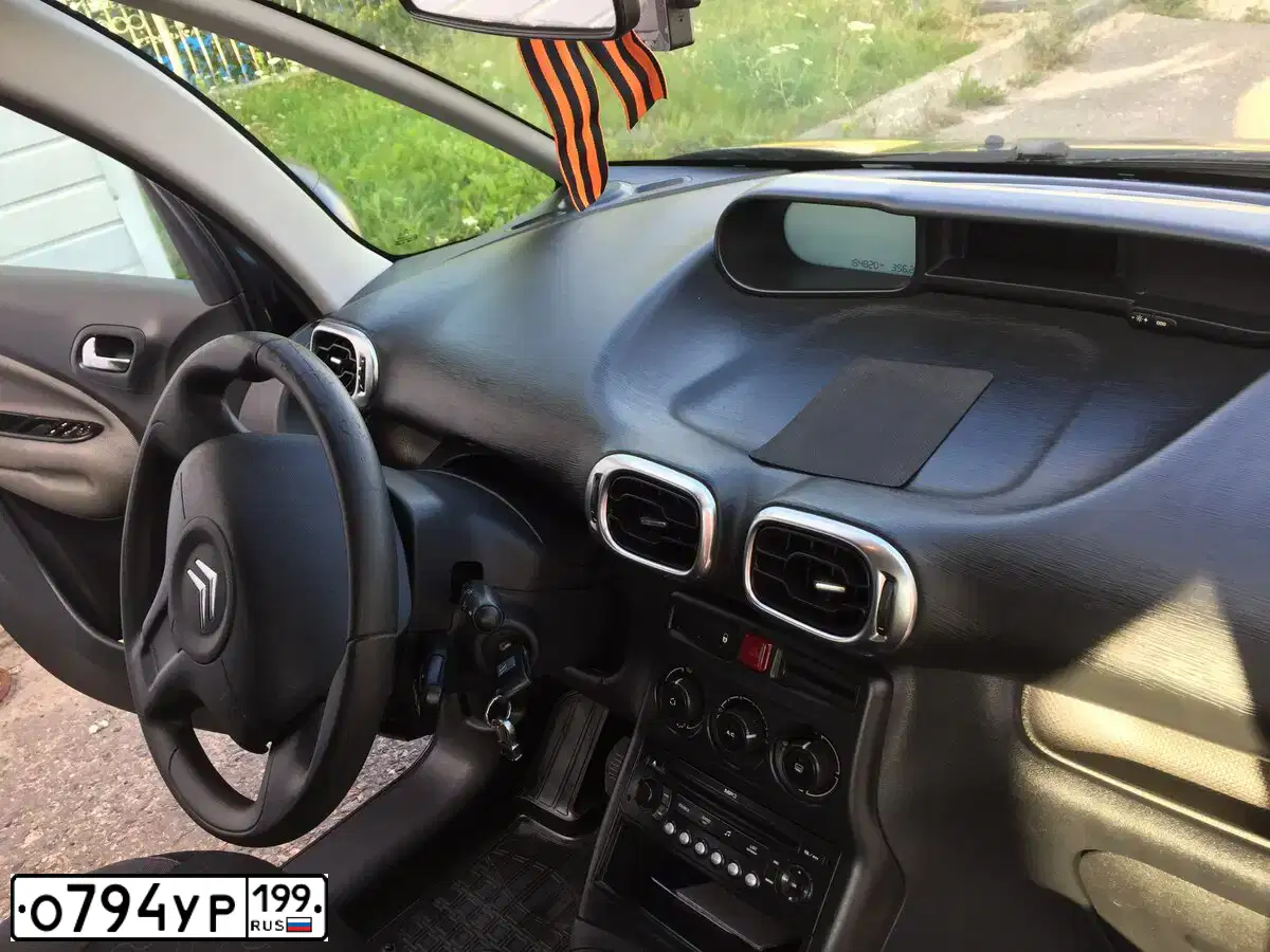 Фото автомобиля CITROEN C3 PICASSO, 2009 — госномер К827ЕА761. Цвет: ЧЕРНЫЙ