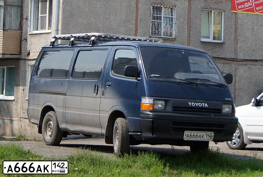 Фото автомобиля OPEL ASTRA, 2011 — госномер А666АК142. Цвет: синий