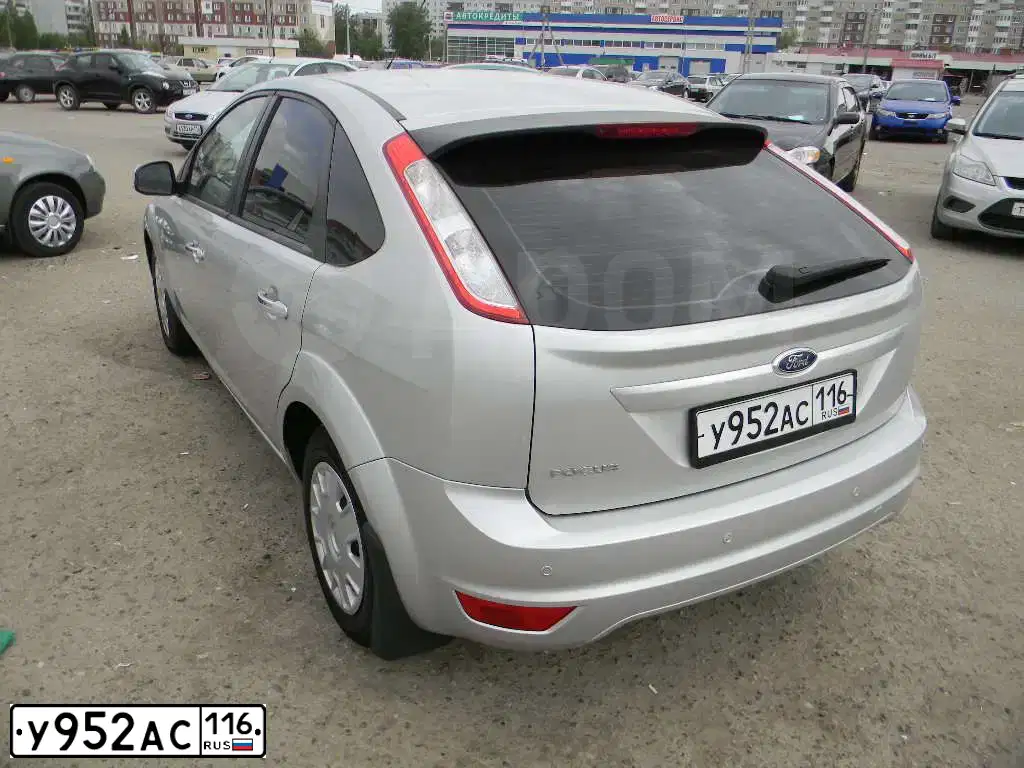 Фото автомобиля FORD FOCUS, 2010 — госномер У952АС116. Цвет: Серебристый