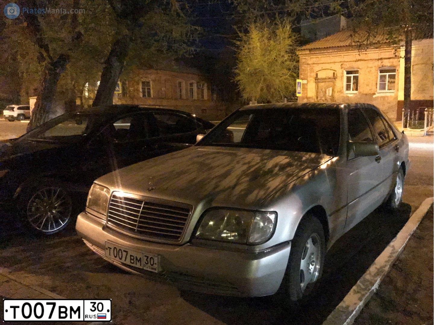 Фото автомобиля MERCEDES S-KLASSE, 1992 — госномер О579НО30. Цвет: СВЕТЛО-СЕРЕБРИСТЫЙ