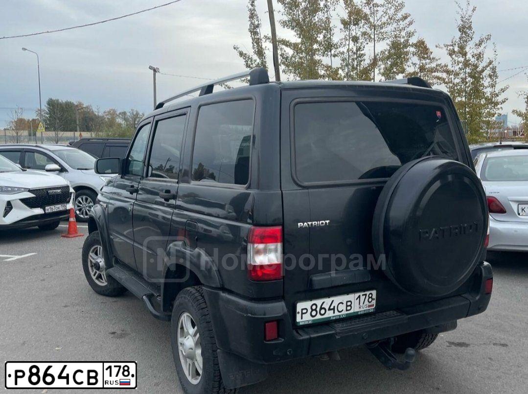 Фото автомобиля UAZ 3163 PATRIOT, 2014 — госномер Р864СВ178. Цвет: АВАНТЮРИН МЕТАЛЛИК
