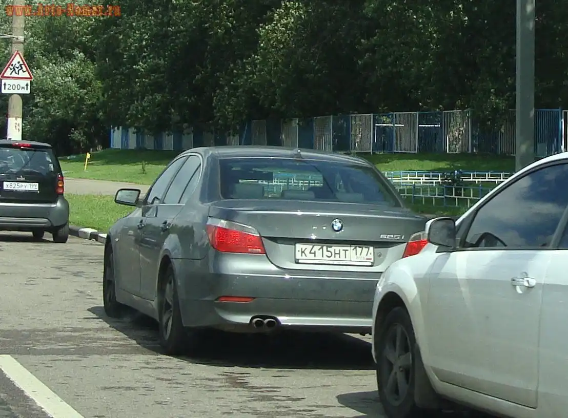 Фото автомобиля BMW SERIE 5, 2006 — госномер О818ХР716. Цвет: Серый