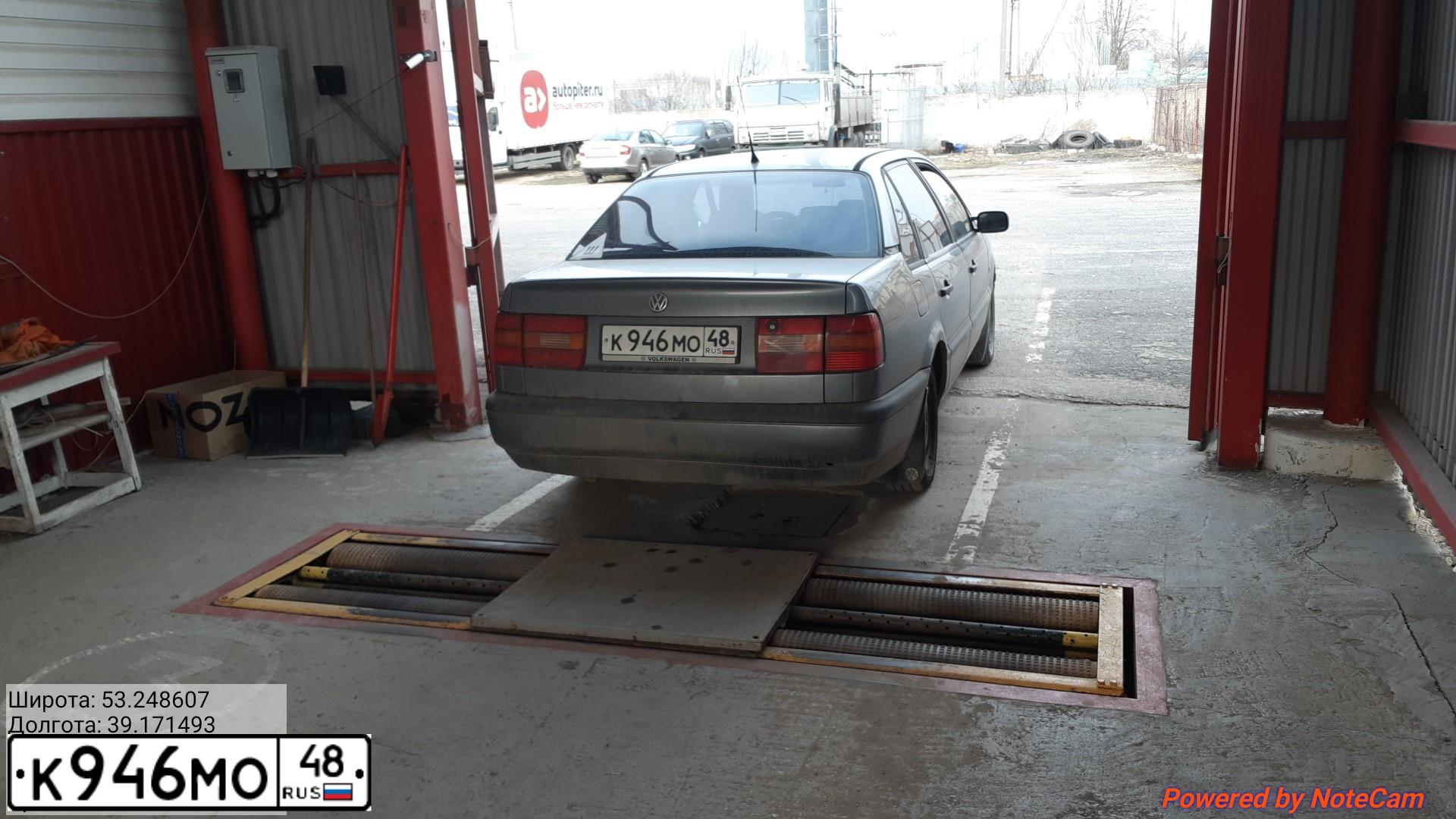 Фото автомобиля VOLKSWAGEN PASSAT, 1994 — госномер К946МО48. Цвет: СЕРЕБРИСТЫЙ