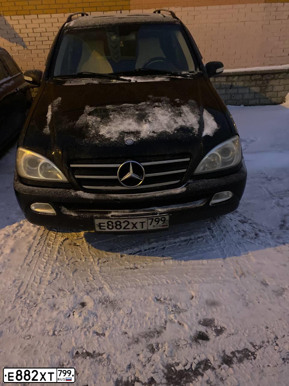 Фото автомобиля MERCEDES M-KLASSE, 2002 — госномер Е882ХТ799. Цвет: ЧЕРНЫЙ