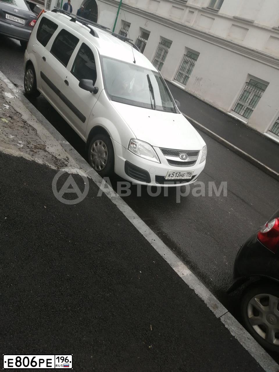Фото автомобиля TOYOTA COROLLA, 2007 — госномер Е806РЕ196. Цвет: Серый