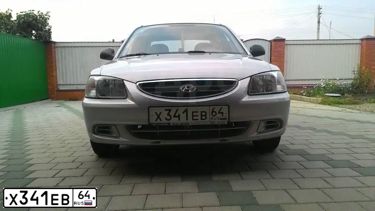Фото автомобиля HYUNDAI ACCENT, 2010 — госномер Х061ТХ193. Цвет: СЕРЕБРИСТЫЙ