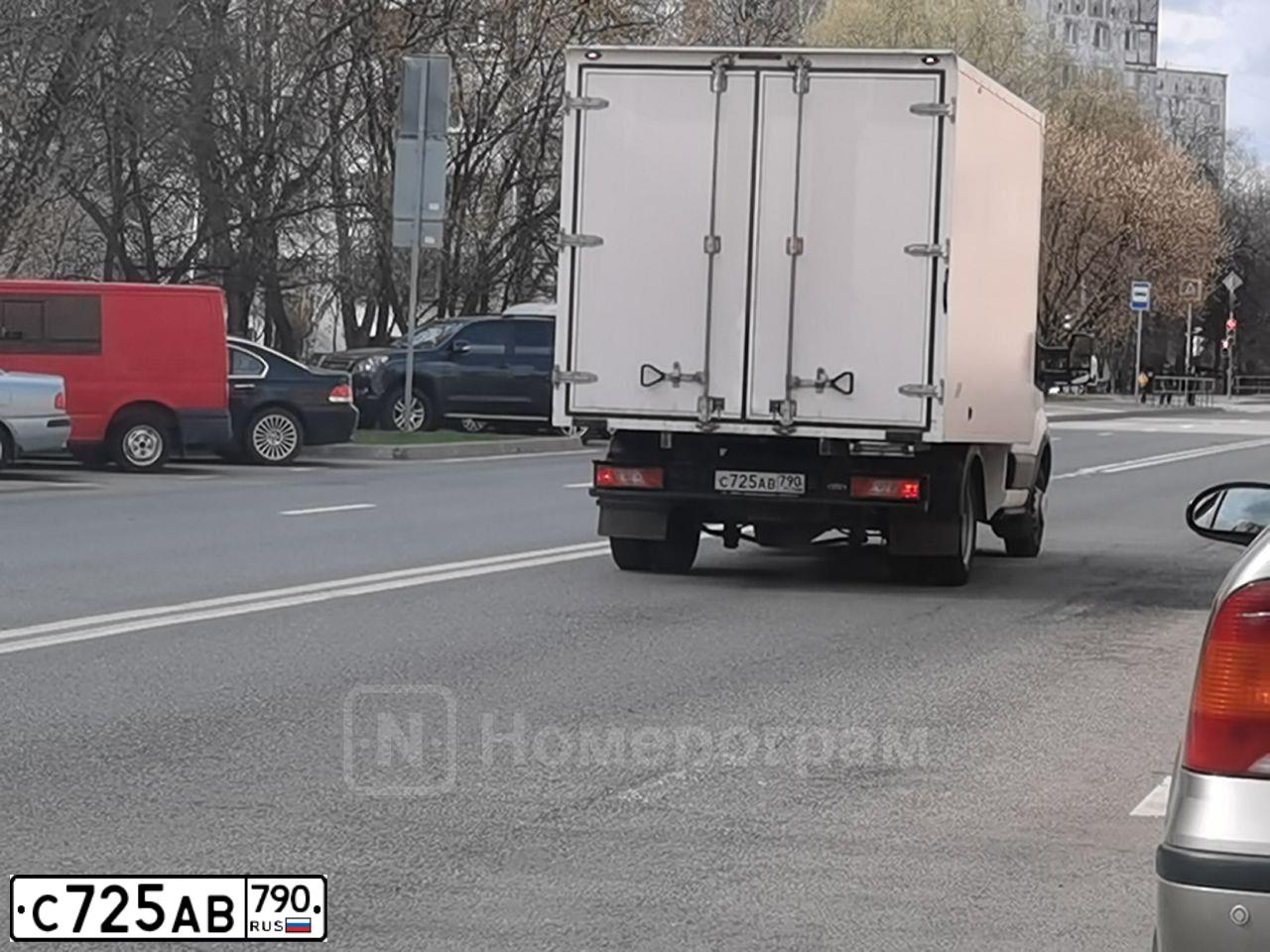 Фото автомобиля FORD TRANSIT, 2019 — госномер С725АВ790. Цвет: Белый