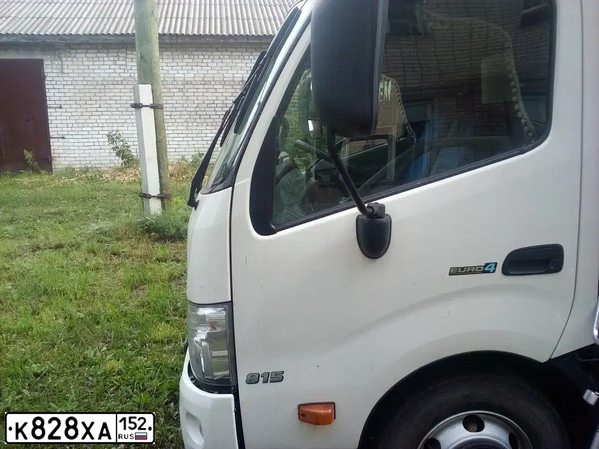 Фото автомобиля HINO 300-SERIE, 2012 — госномер К828ХА152. Цвет: БЕЛЫЙ