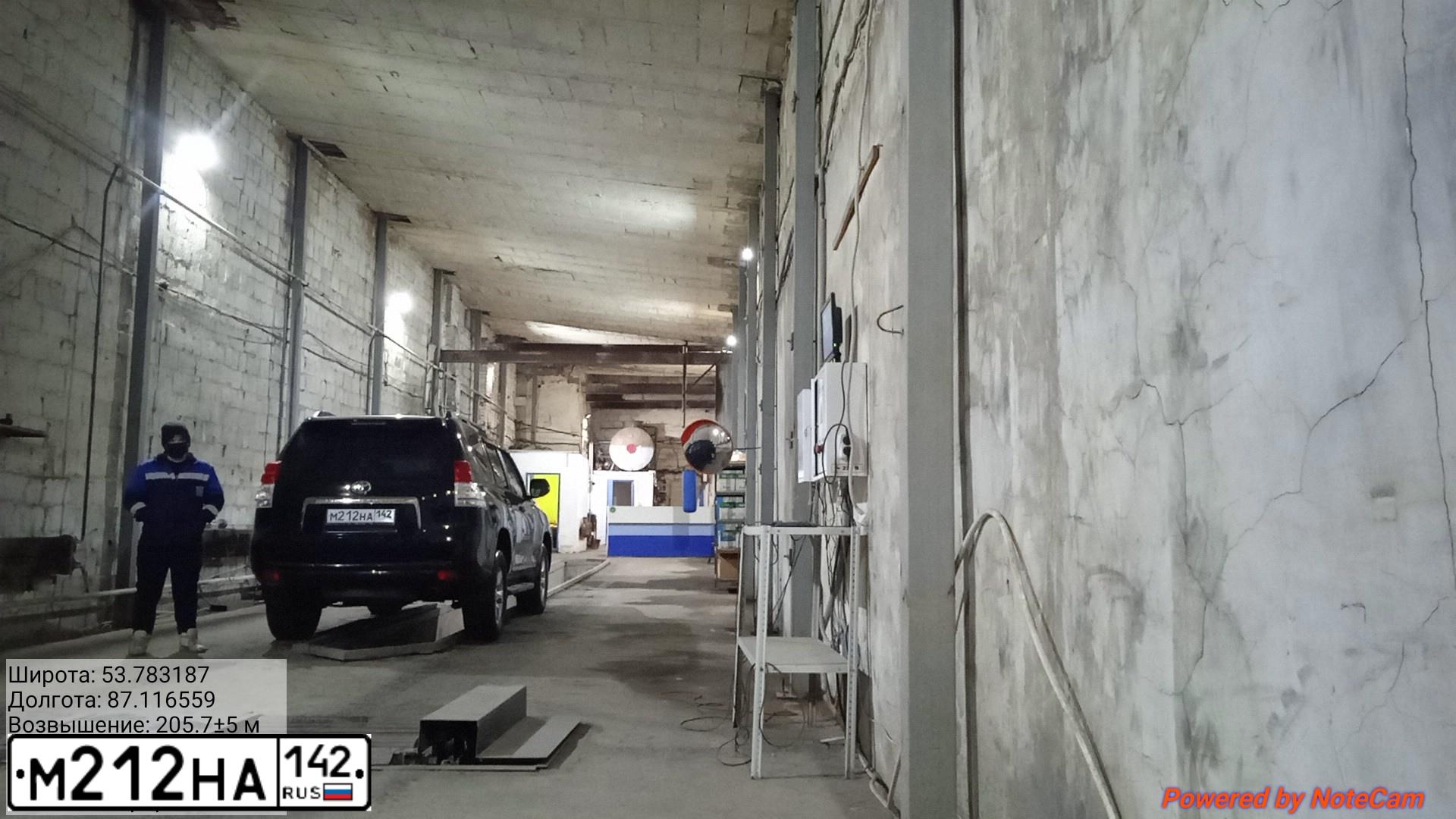 Фото автомобиля TOYOTA LANDCRUISER, 2010 — госномер Е555ЕЕ22. Цвет: ЧЕРНЫЙ