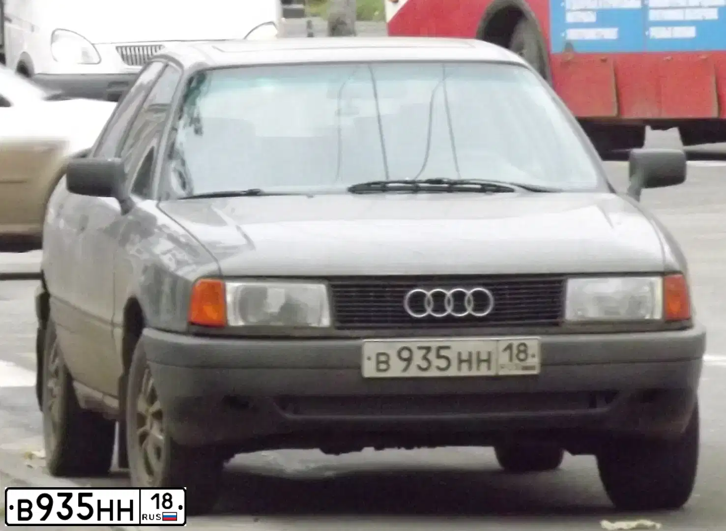 Фото автомобиля AUDI 80, 1987 — госномер Е838ЕУ18. Цвет: Серый