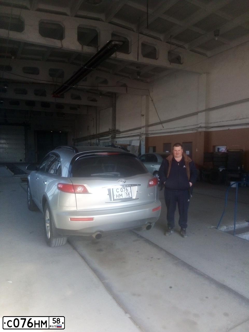 Фото автомобиля INFINITI QX70 /FX/, 2004 — госномер Р610МХ45. Цвет: БЕЛЫЙ СЕРЕБРИСТЫЙ