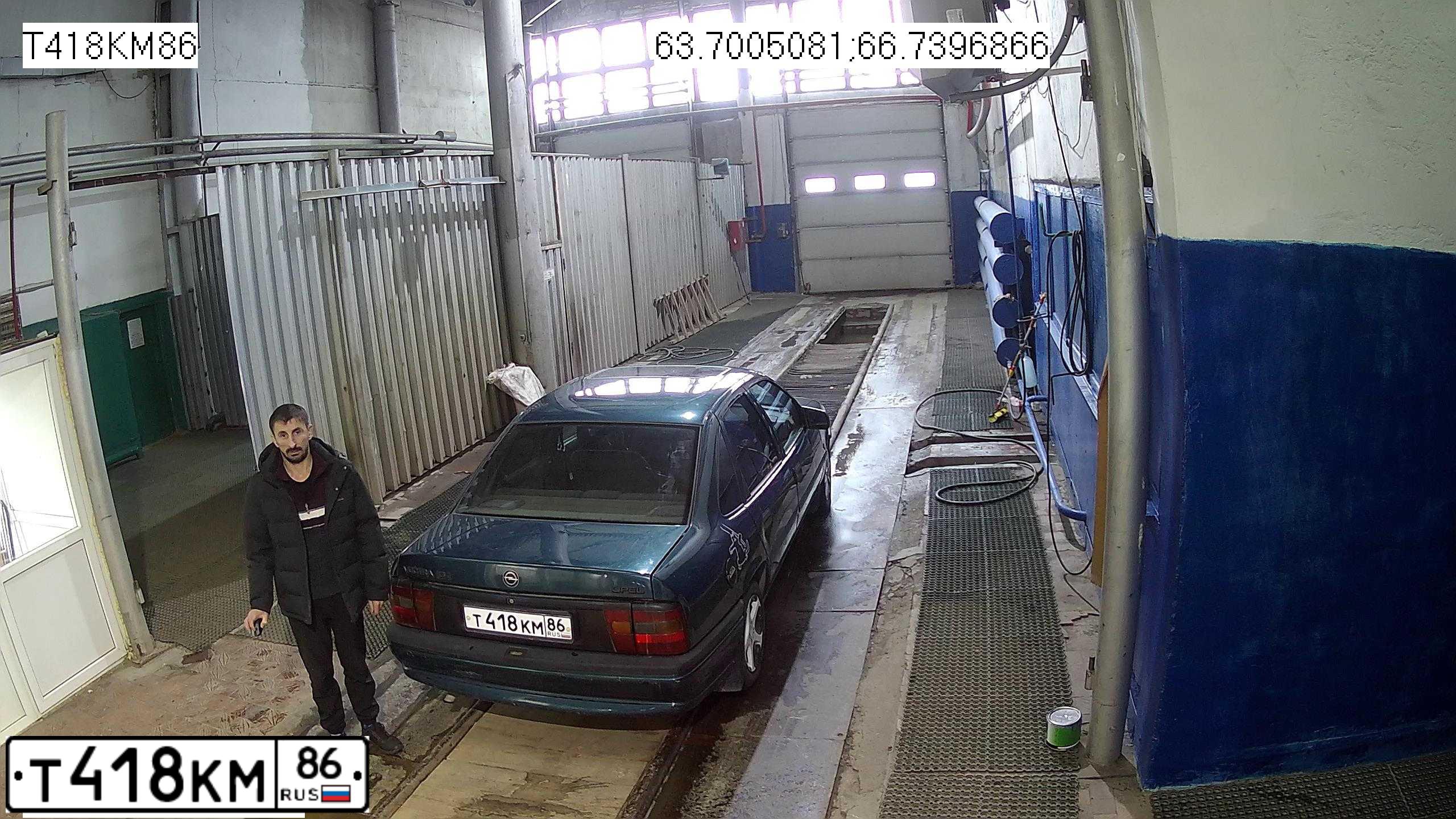 Фото автомобиля OPEL VECTRA, 1995 — госномер Е822ХР186. Цвет: ЗЕЛЕНЫЙ