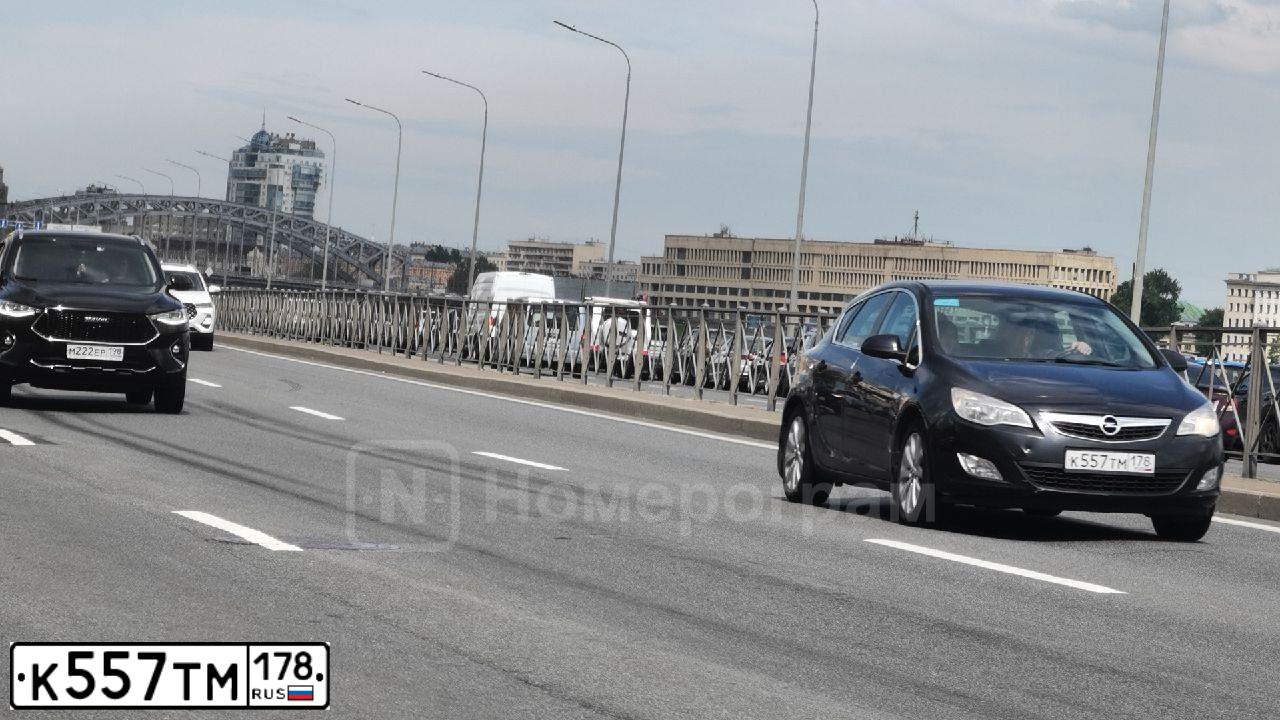 Фото автомобиля OPEL ASTRA, 2011 — госномер К557ТМ178. Цвет: ЧЕРНЫЙ МЕТАЛЛИК