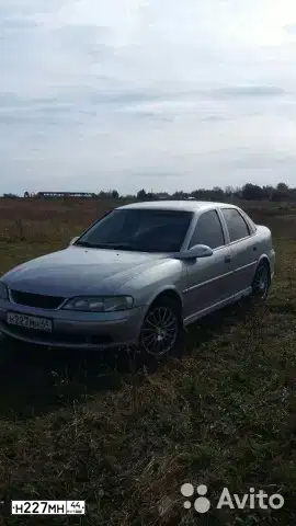 Фото автомобиля OPEL VECTRA, 2000 — госномер Е994УР21. Цвет: СЕРЕБРИСТО-СЕРЫЙ