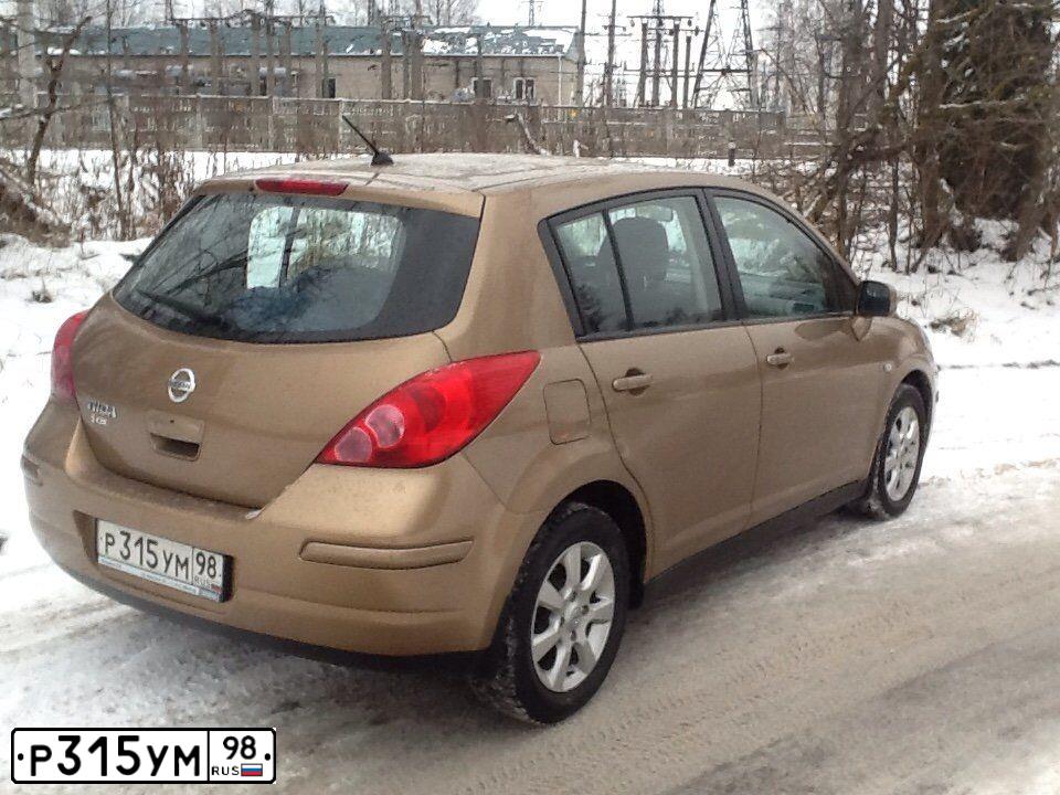 Фото автомобиля NISSAN TIIDA, 2007 — госномер Р315УМ98. Цвет: бронзовый