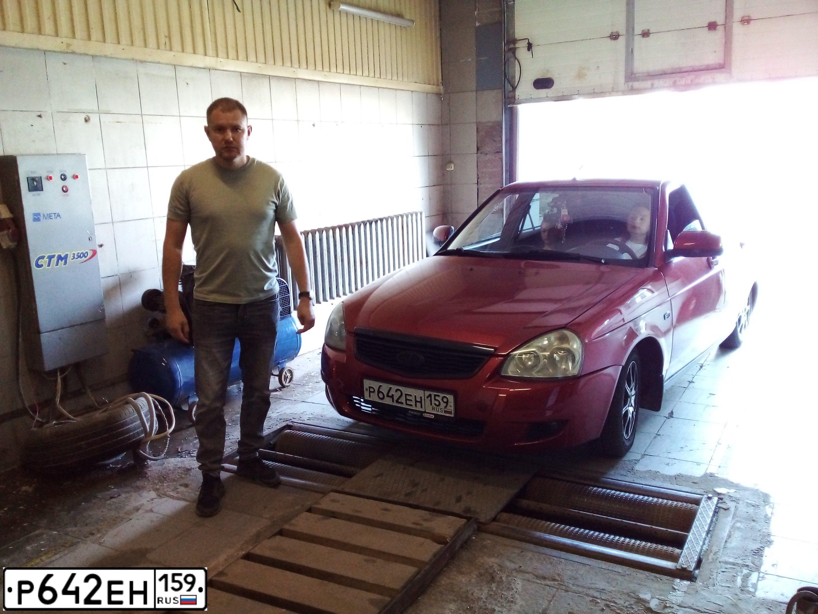 Фото автомобиля LADA 2170 PRIORA, 2008 — госномер У139СТ18. Цвет: ЗОЛОТИСТО-КРАСНЫЙ