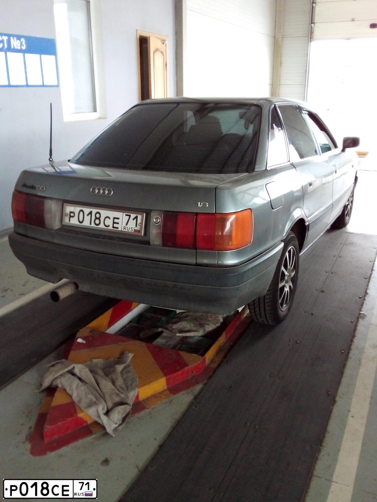 Фото автомобиля AUDI 80, 1992 — госномер Р018СЕ71. Цвет: МОКРЫЙ АСФАЛЬТ
