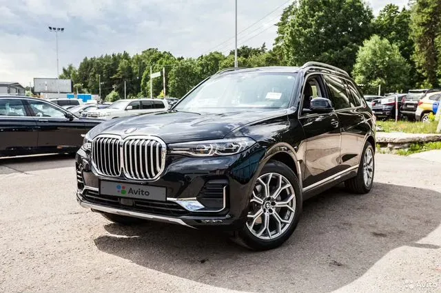 Фото автомобиля BMW X7, 2019 — госномер Е197СО799. Цвет: Белый