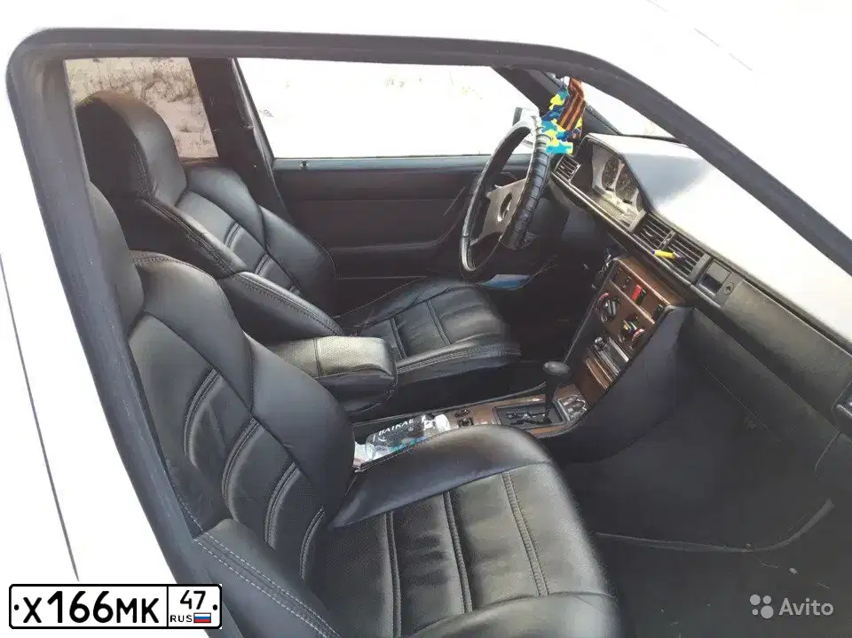 Фото автомобиля MERCEDES E-KLASSE, 1988 — госномер Х166МК47. Цвет: БЕЛЫЙ