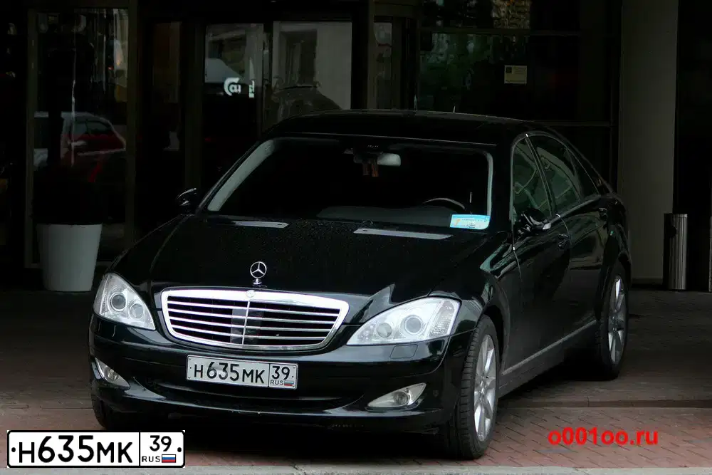 Фото автомобиля MERCEDES S-KLASSE, 2006 — госномер Н635МК39. Цвет: ЧЕРНЫЙ