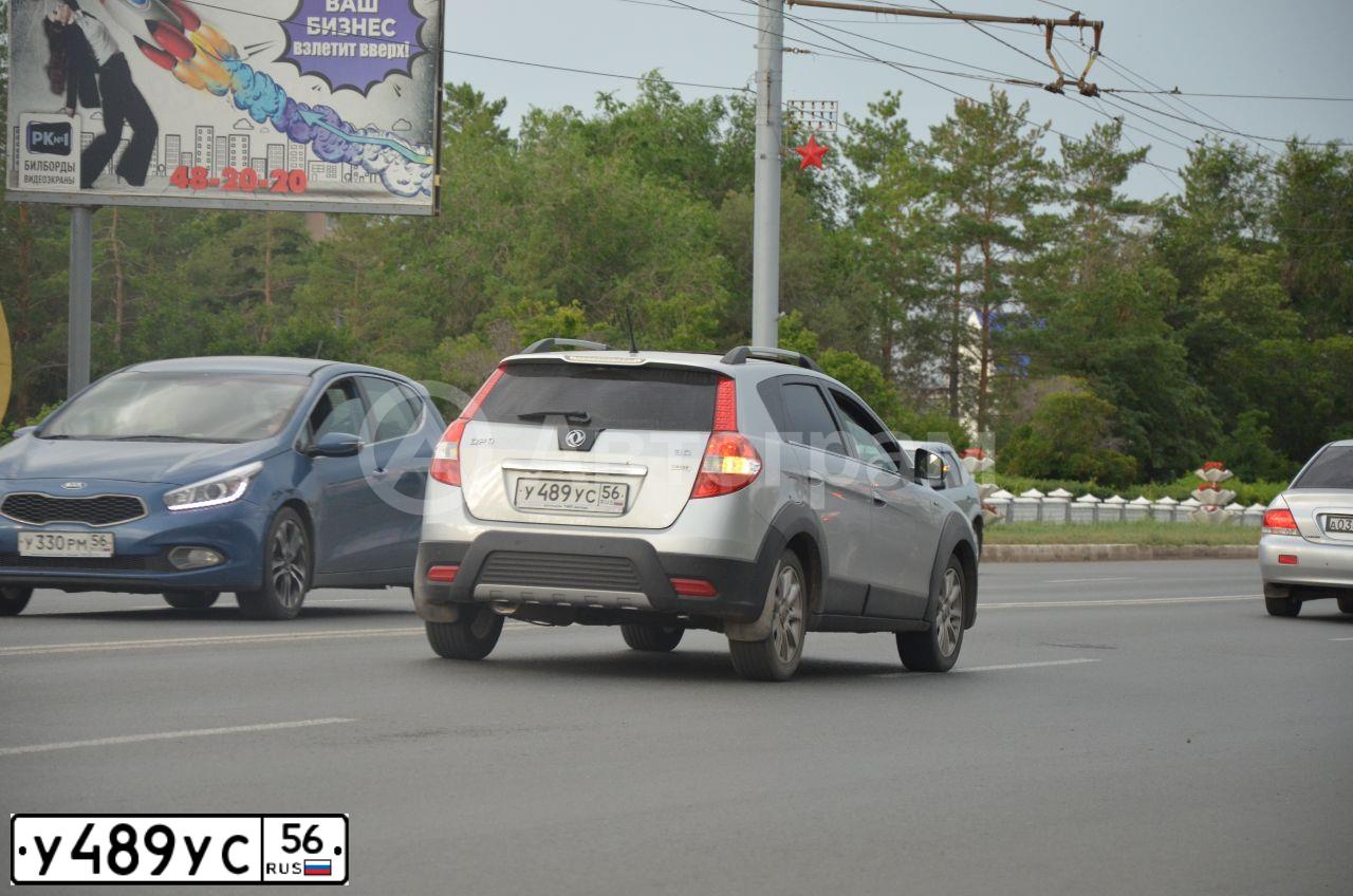 Фото автомобиля DONGFENG H30, 2014 — госномер У489УС56. Цвет: СЕРЕБРИСТЫЙ