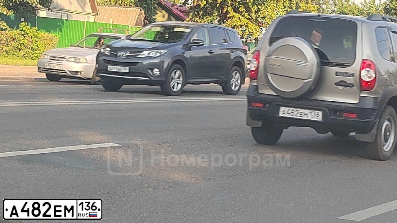 Фото автомобиля VOLKSWAGEN TOUAREG, 2004 — госномер О878ОС36. Цвет: ЧЕРНЫЙ