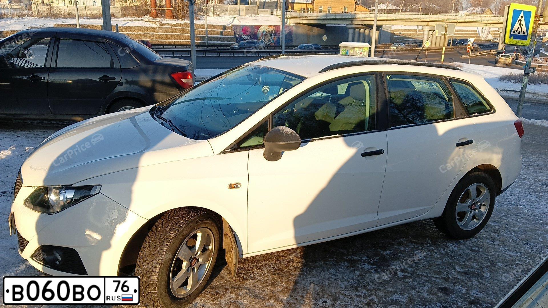 Фото автомобиля SEAT IBIZA, 2011 — госномер О069УН44. Цвет: Белый